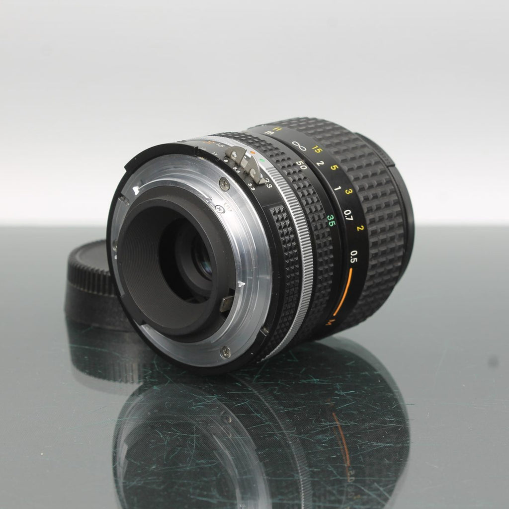 Nikon Zoom Nikkor 35-70mm f/3.3-4.5