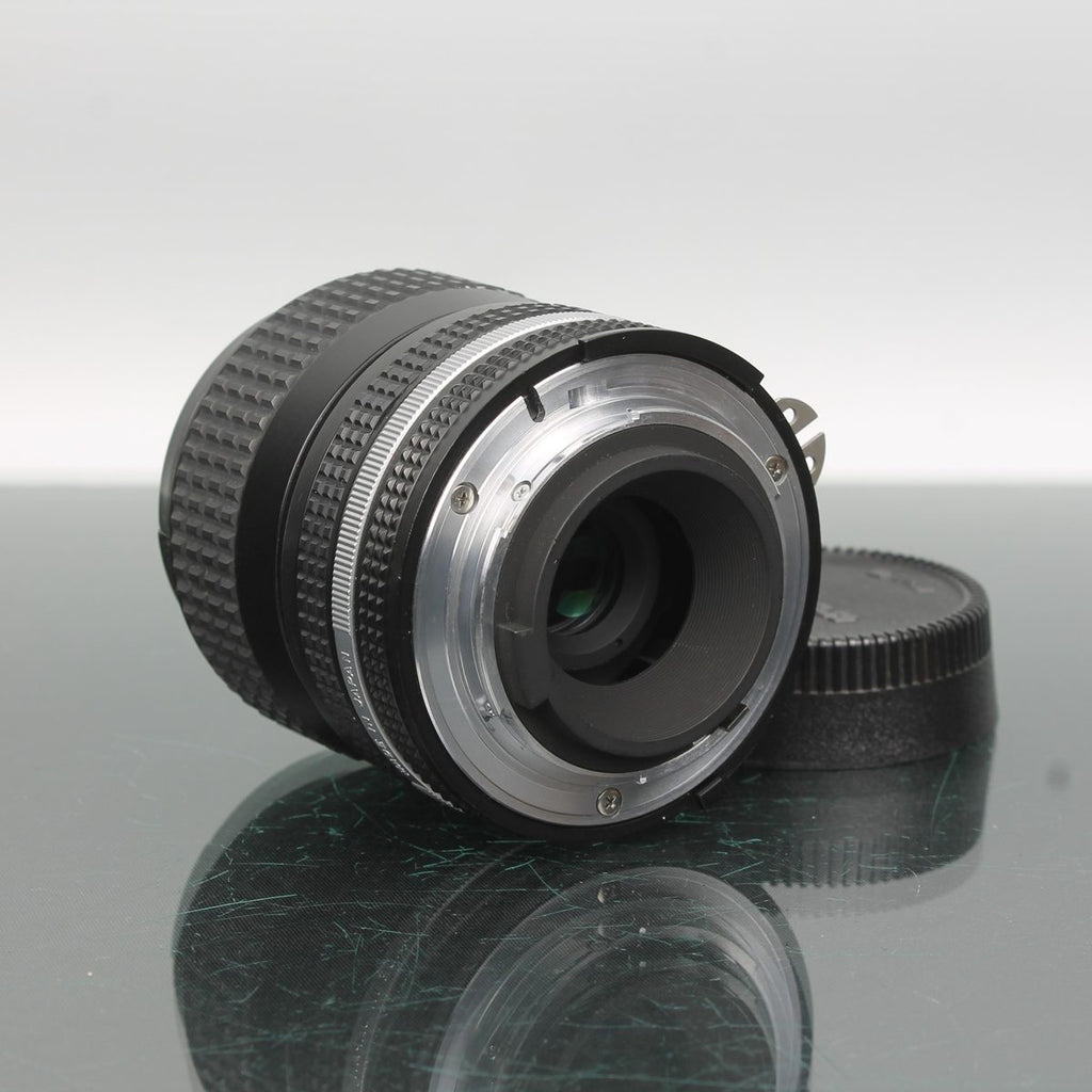 Nikon Zoom Nikkor 35-70mm f/3.3-4.5