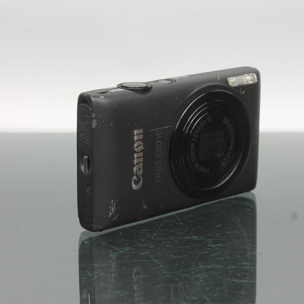 Canon IXUS 220 HS