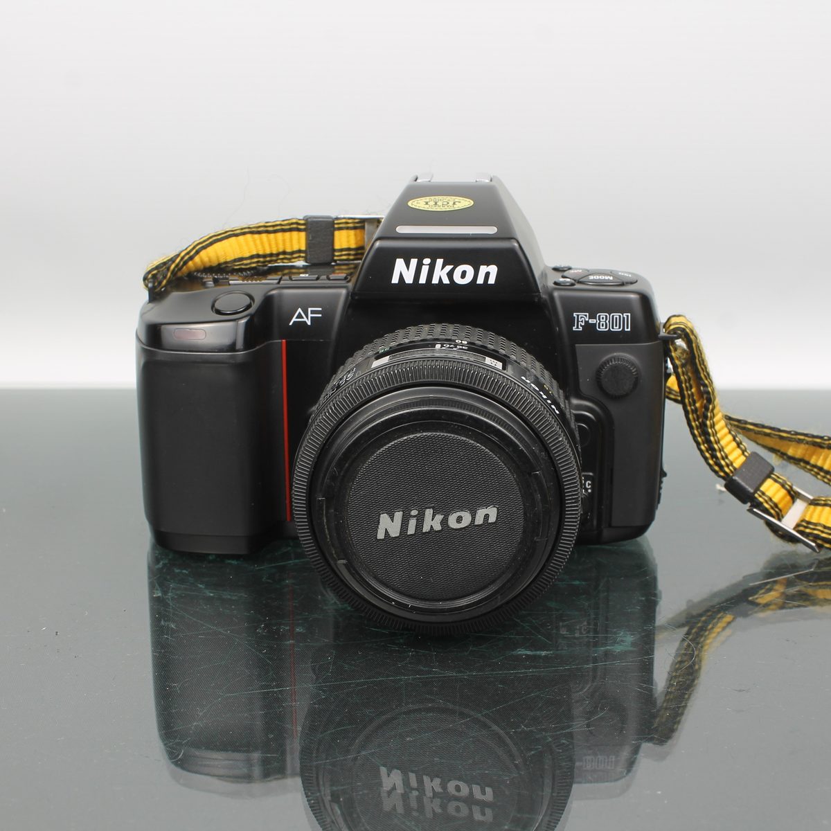 Nikon AF F-801 + AF Nikkor 35-70mm