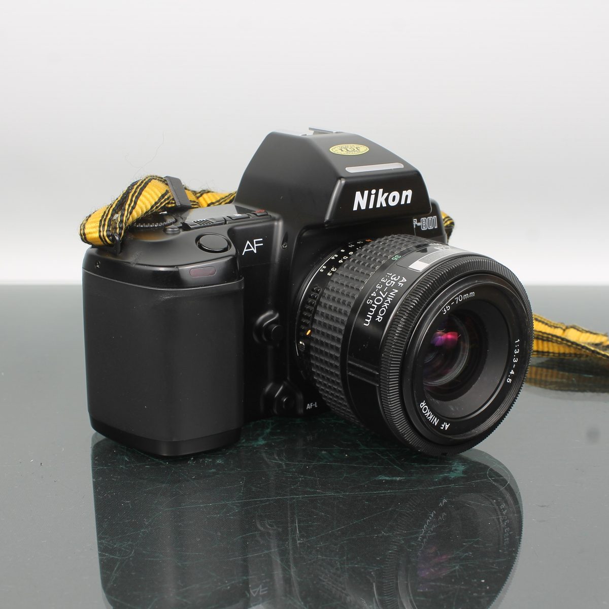 Nikon AF F-801 + AF Nikkor 35-70mm