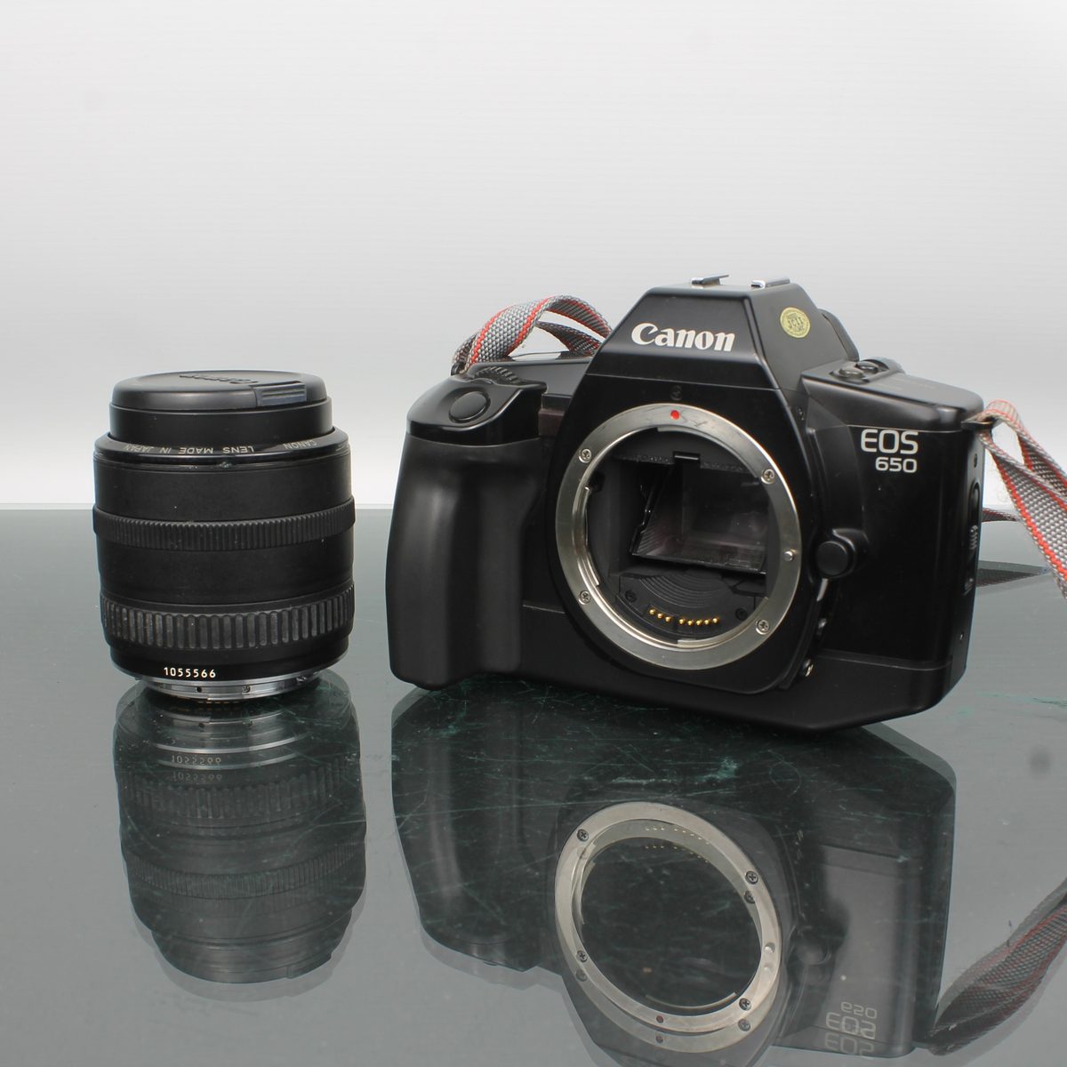 美品 Canon EOS 650 + EF 35-70mm フィルム一眼レフ Canon EOS 650 + EF 35-70mm f/3.5-4.5 - Film SLR Camera – Dutch|Thrift