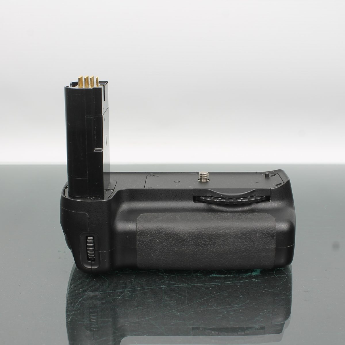 Nikon MB-D80