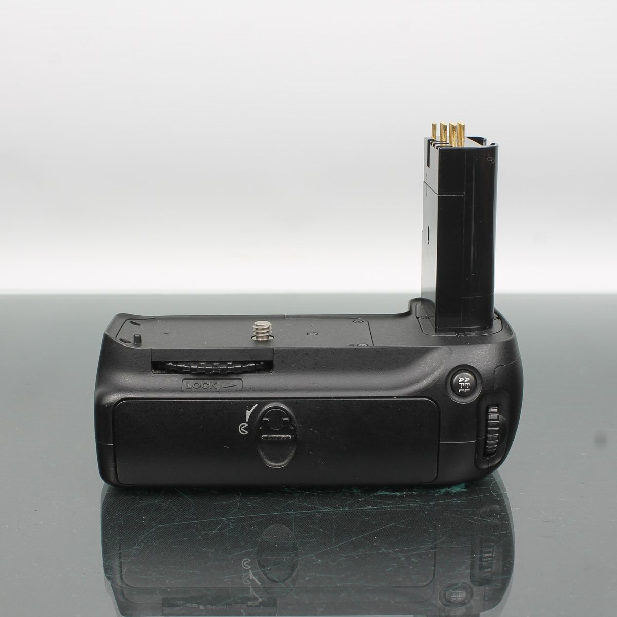 Nikon MB-D80