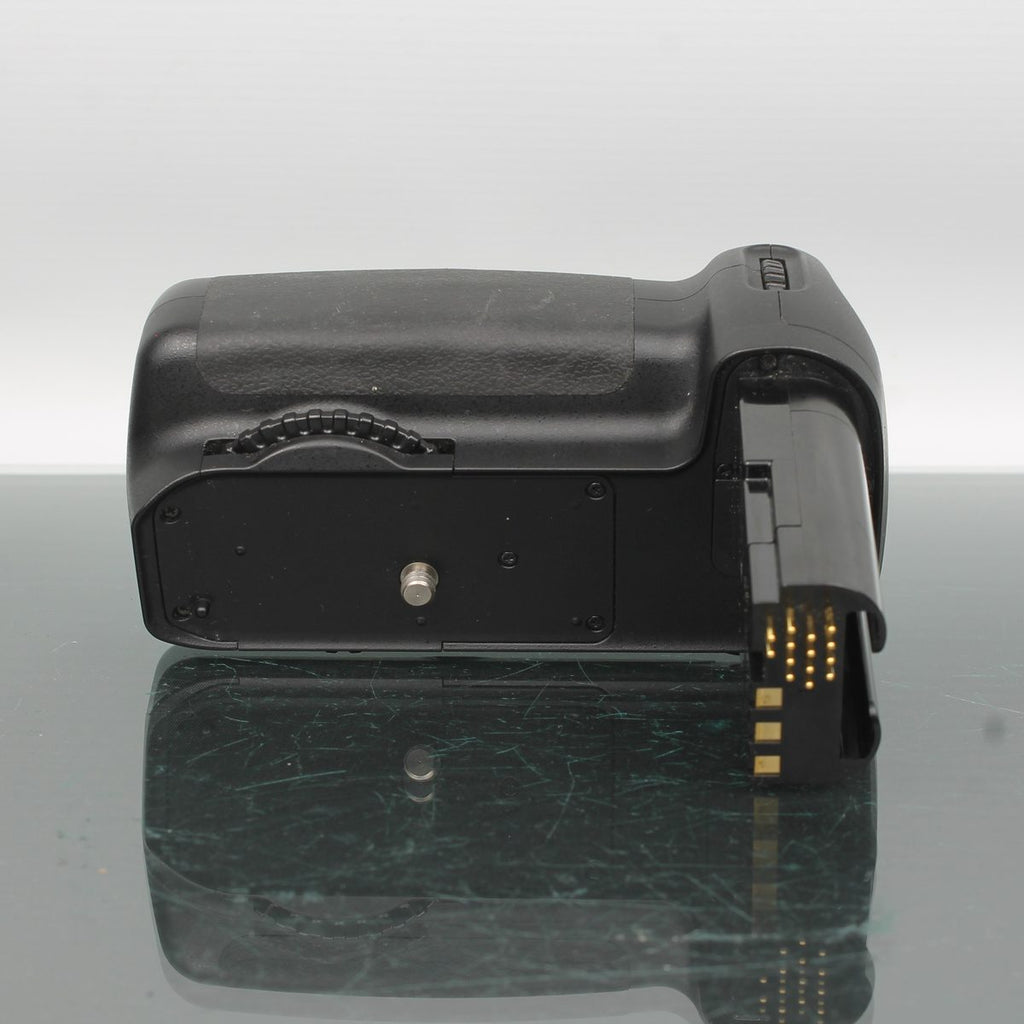 Nikon MB-D80