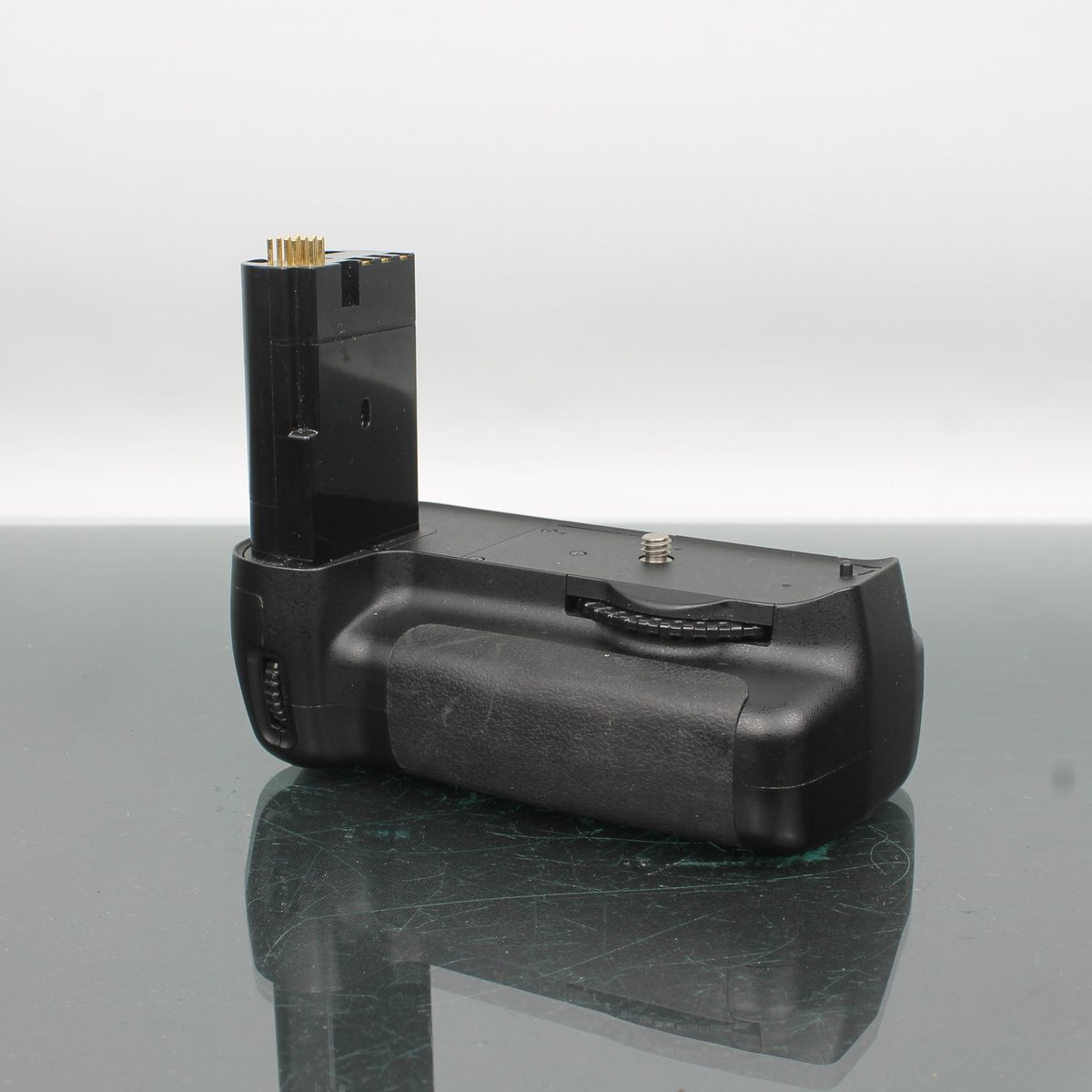 Nikon MB-D80