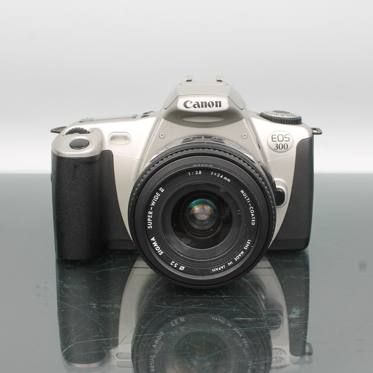 Canon EOS 300 + Sigma Super-Wide II 24mm f/2.8