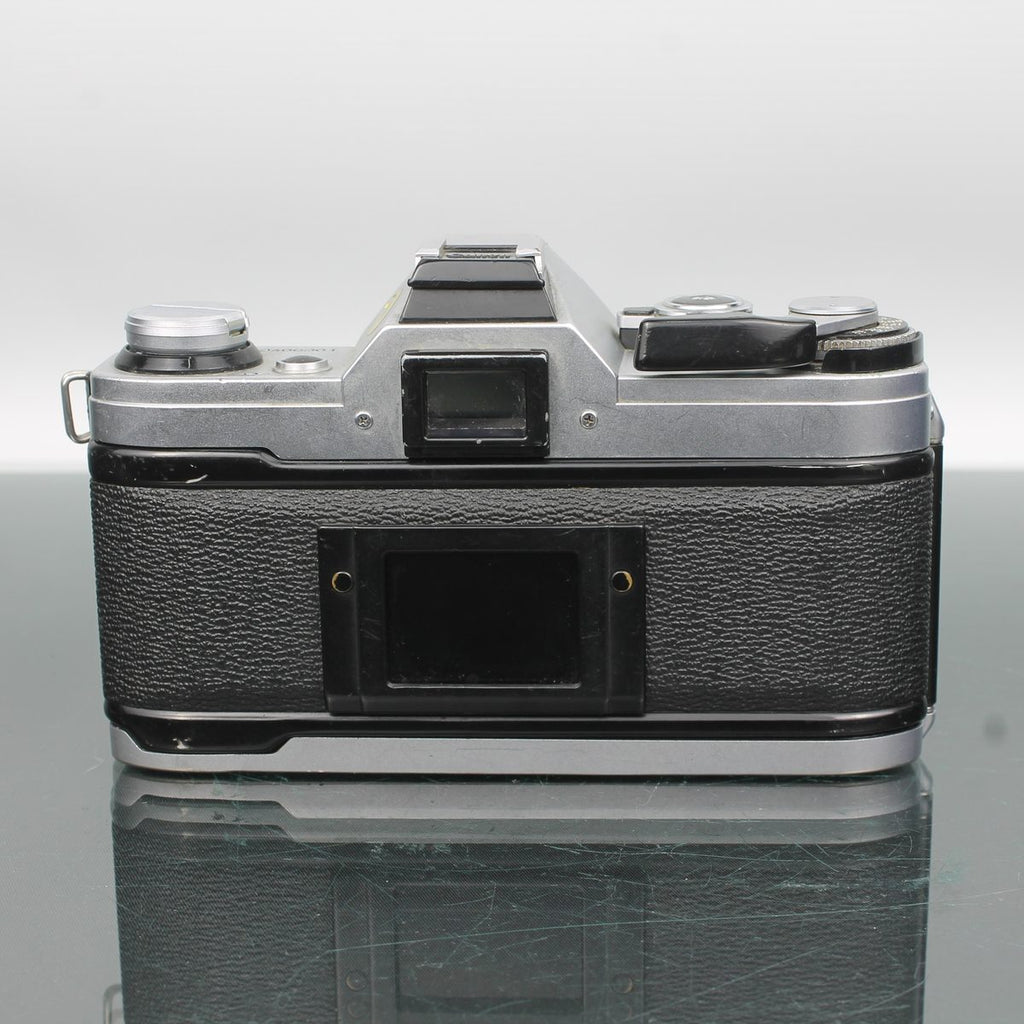 Canon AE-1 + Tokina 28mm f/2.8