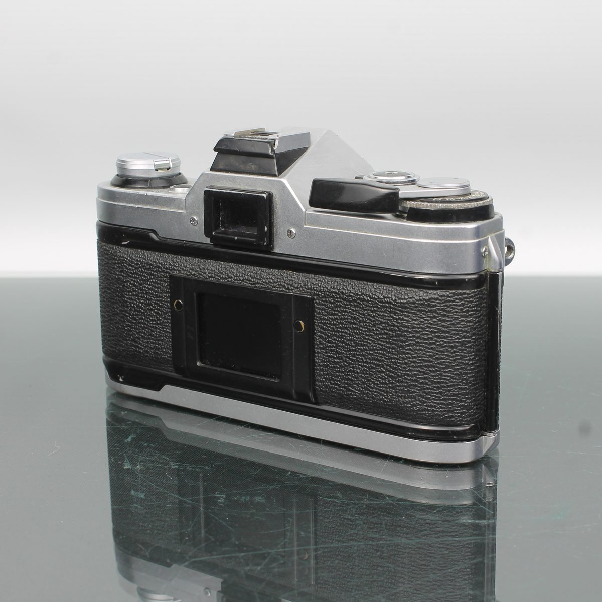 Canon AE-1 + Tokina 28mm f/2.8