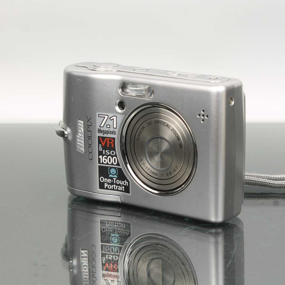 Nikon Coolpix L12