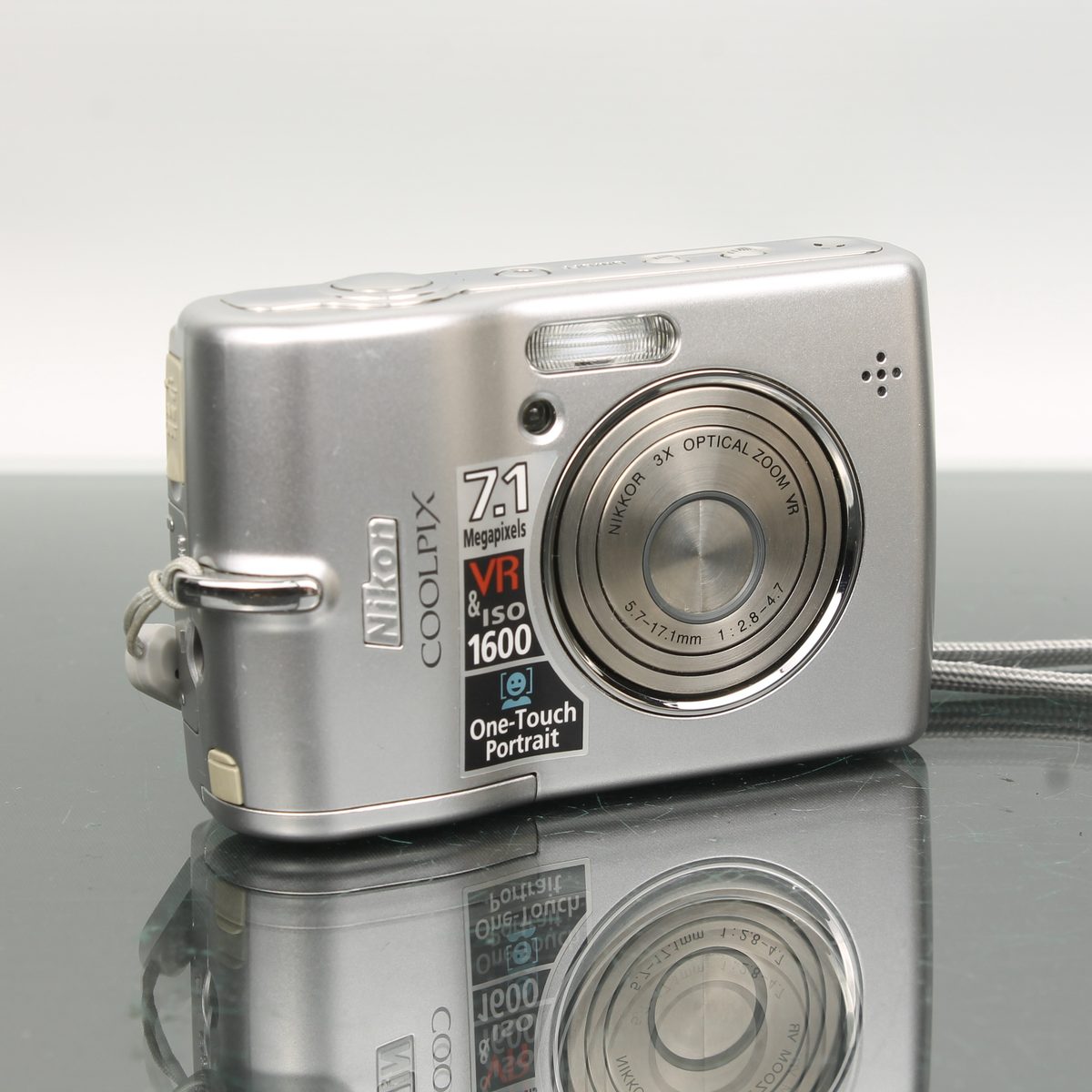 Nikon Coolpix L12
