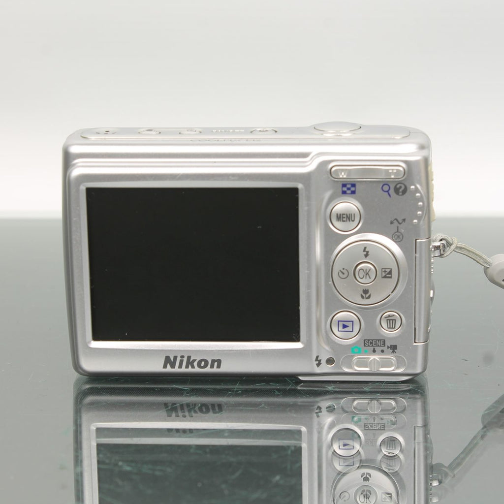 Nikon Coolpix L12