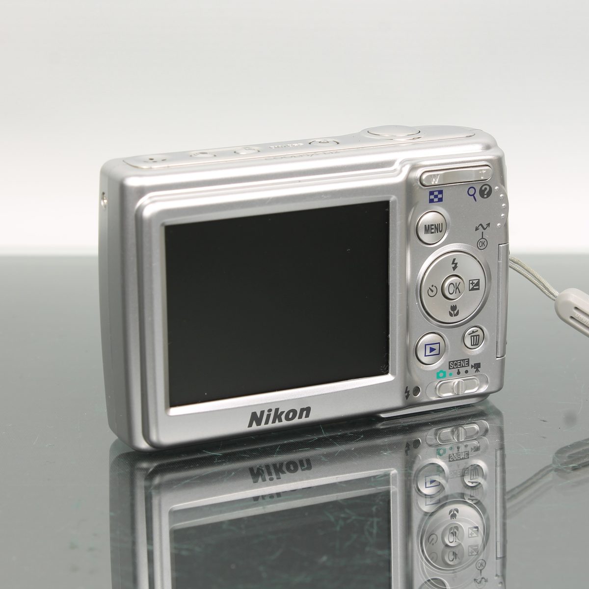Nikon Coolpix L12