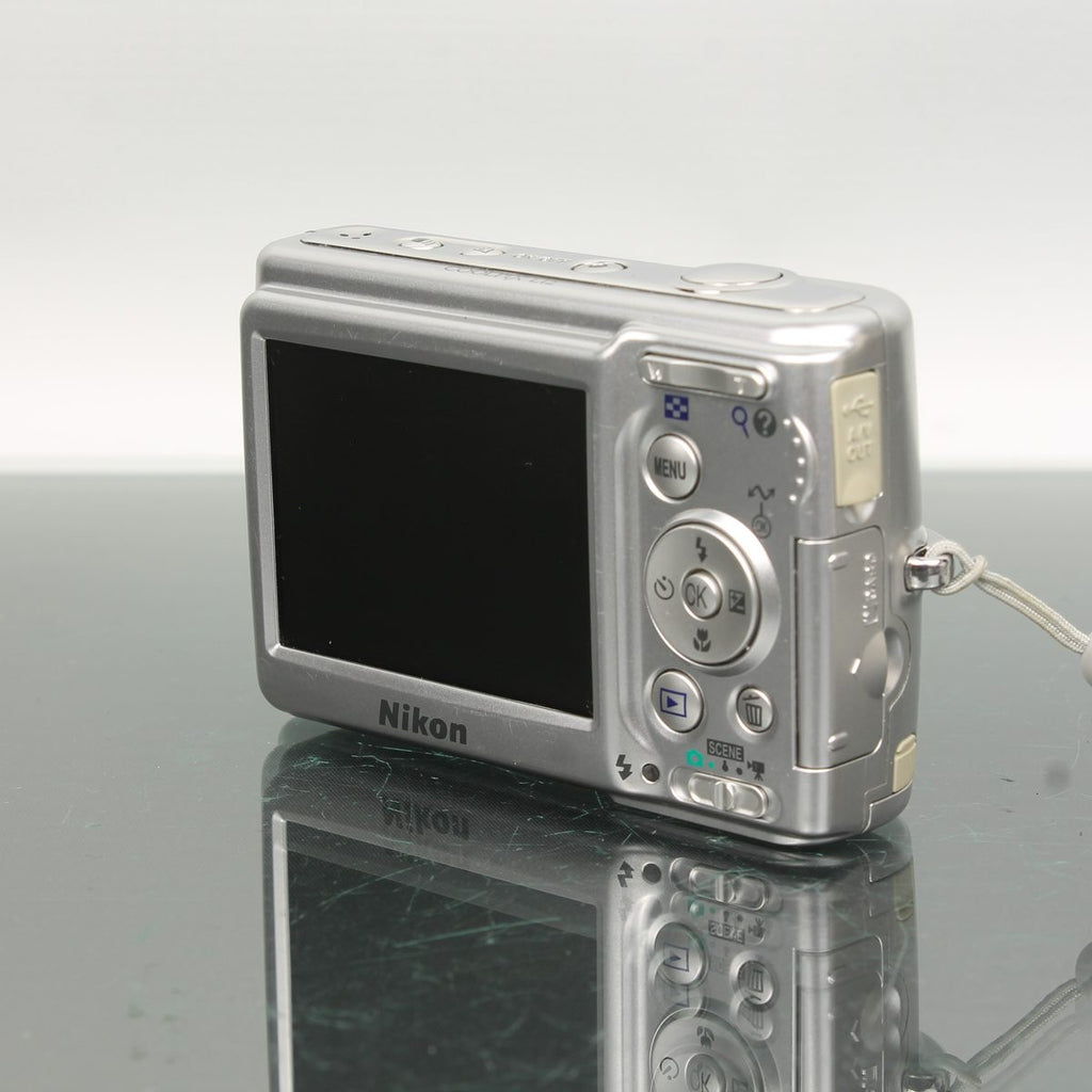 Nikon Coolpix L12
