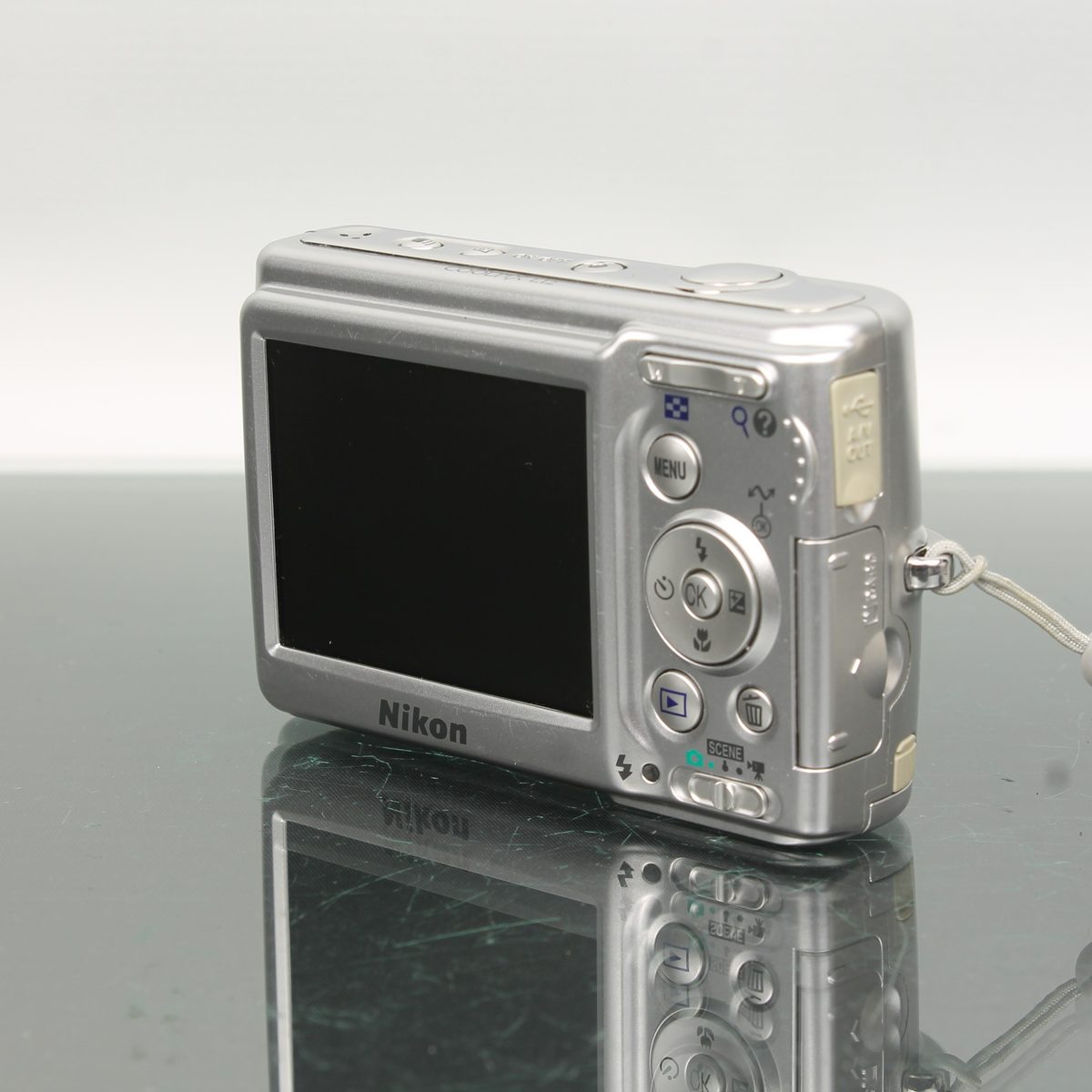 Nikon Coolpix L12