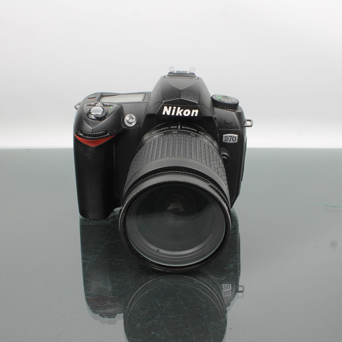 Nikon D70 + Nikon AF 28-100mm 1:3.5-5.6 G