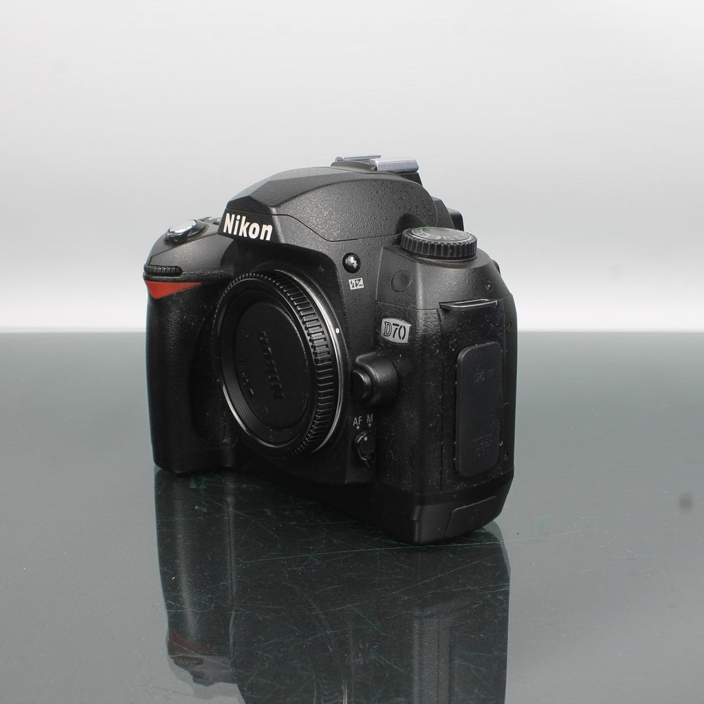 Nikon D70 + Nikon AF 28-100mm 1:3.5-5.6 G