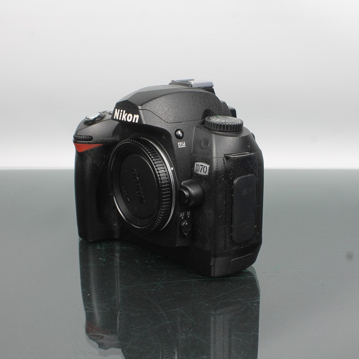 Nikon D70 + Nikon AF 28-100mm 1:3.5-5.6 G