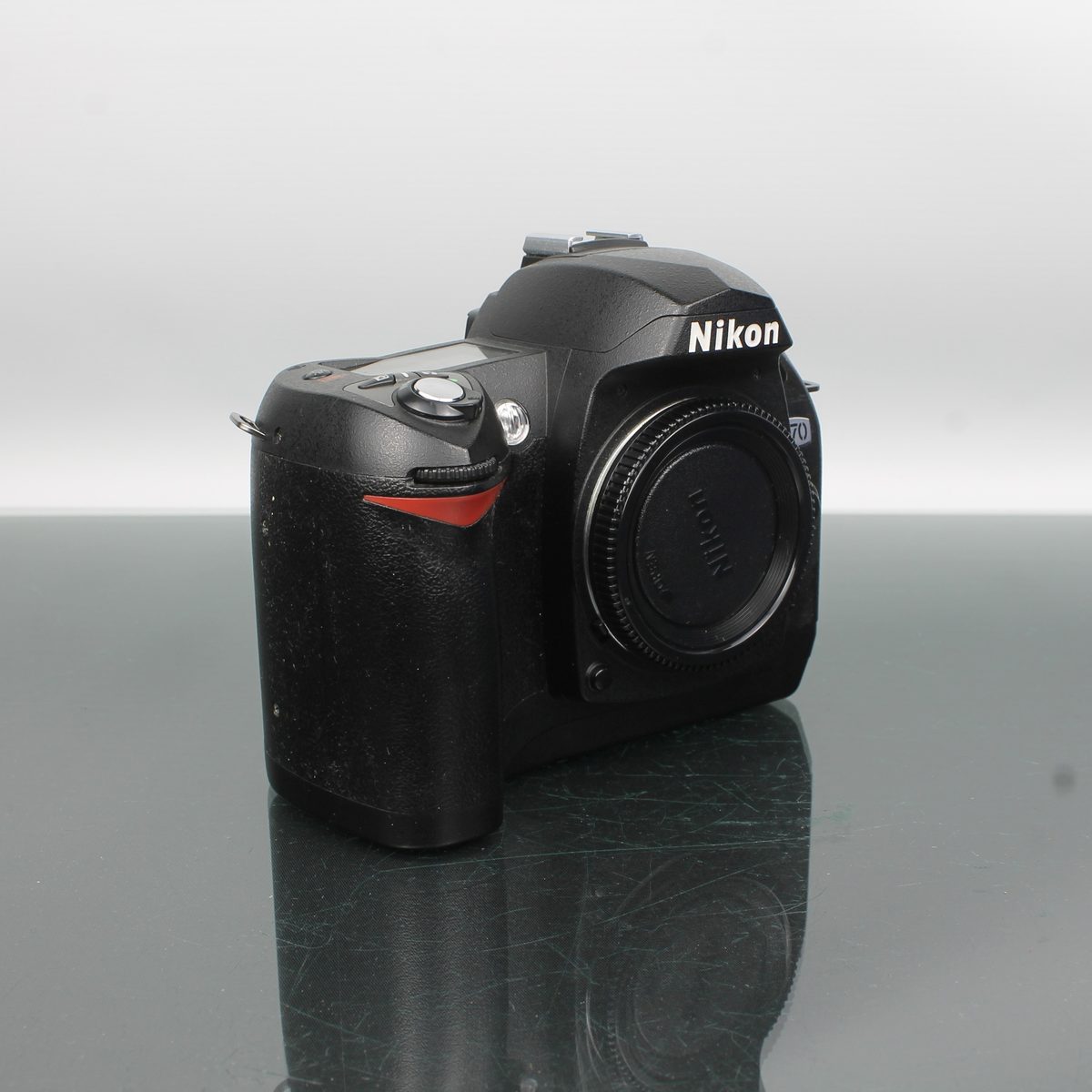 Nikon D70 + Nikon AF 28-100mm 1:3.5-5.6 G