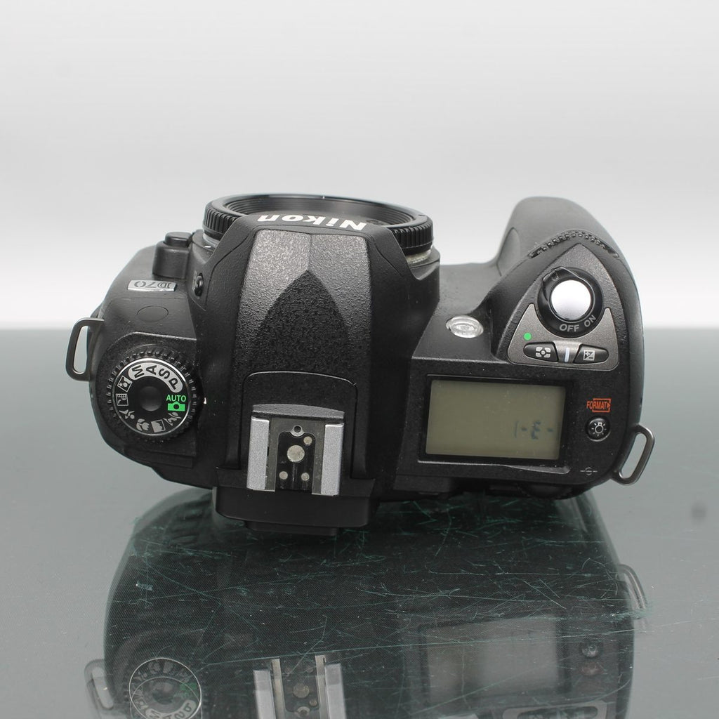 Nikon D70 + Nikon AF 28-100mm 1:3.5-5.6 G