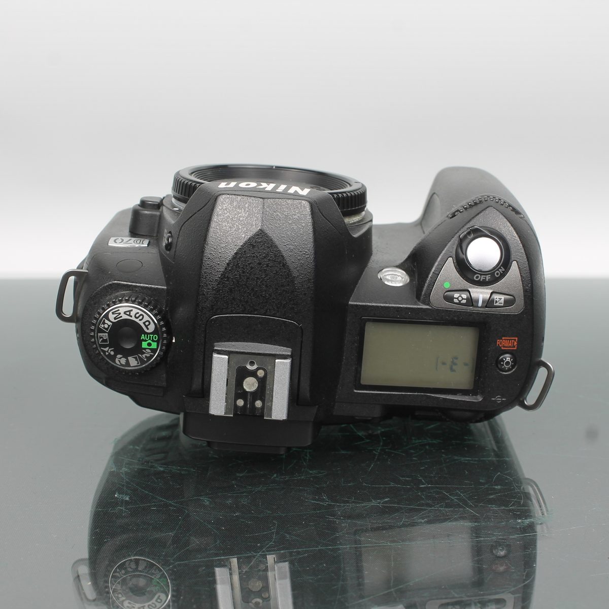Nikon D70 + Nikon AF 28-100mm 1:3.5-5.6 G