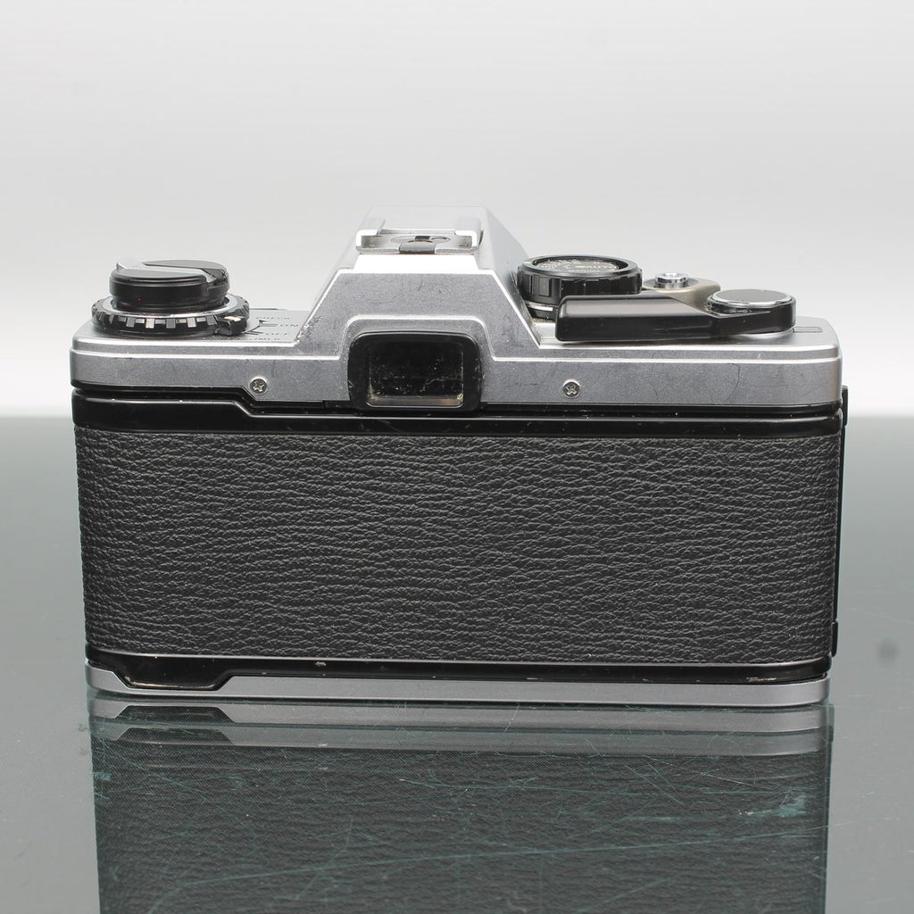 Olympus OM10 + Olympus OM F50mm 1:1.8