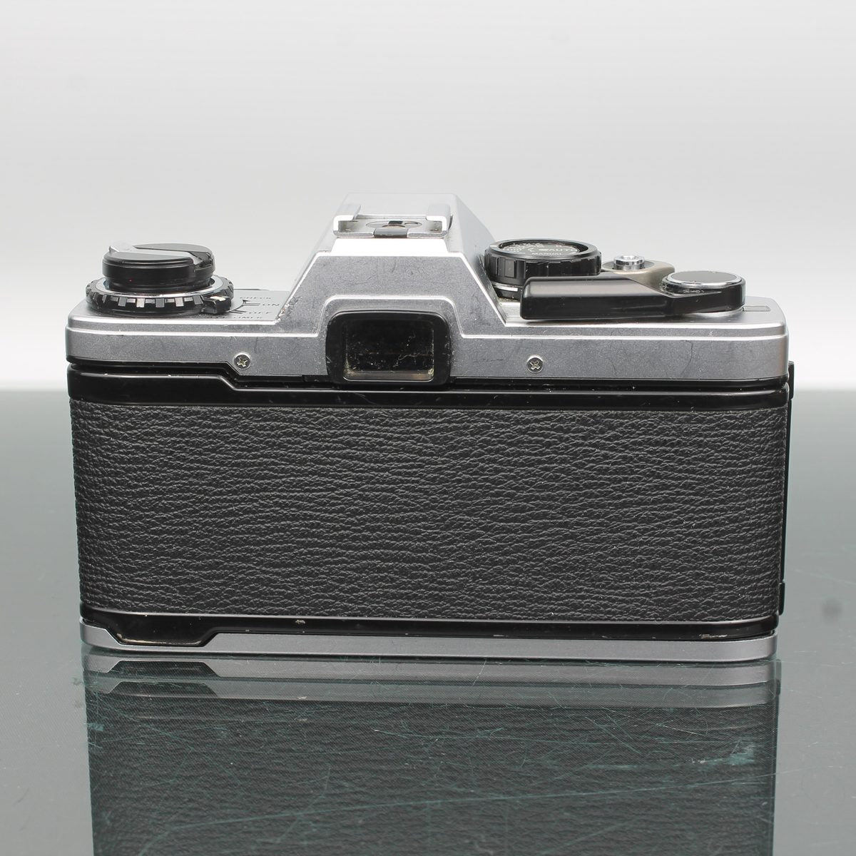 Olympus OM10 + Olympus OM F50mm 1:1.8