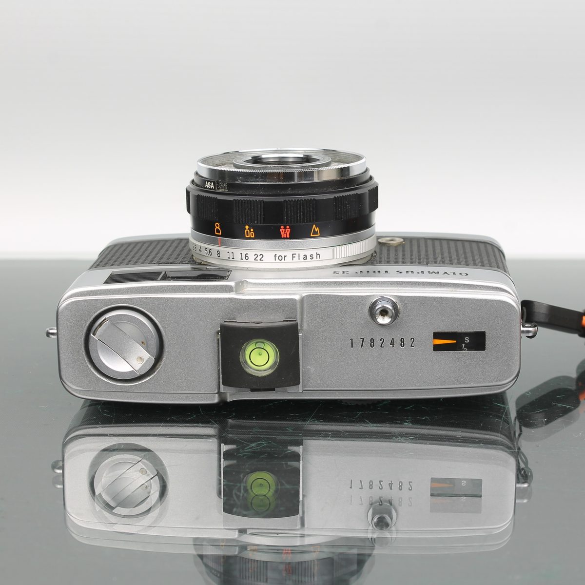 Olympus Trip 35 Compact 35mm Film Camera | Vintage – Dutch|Thrift