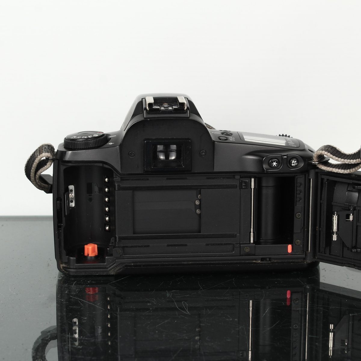 Canon EOS 500N + Canon EF 35-80mm 1:4-5.6 III