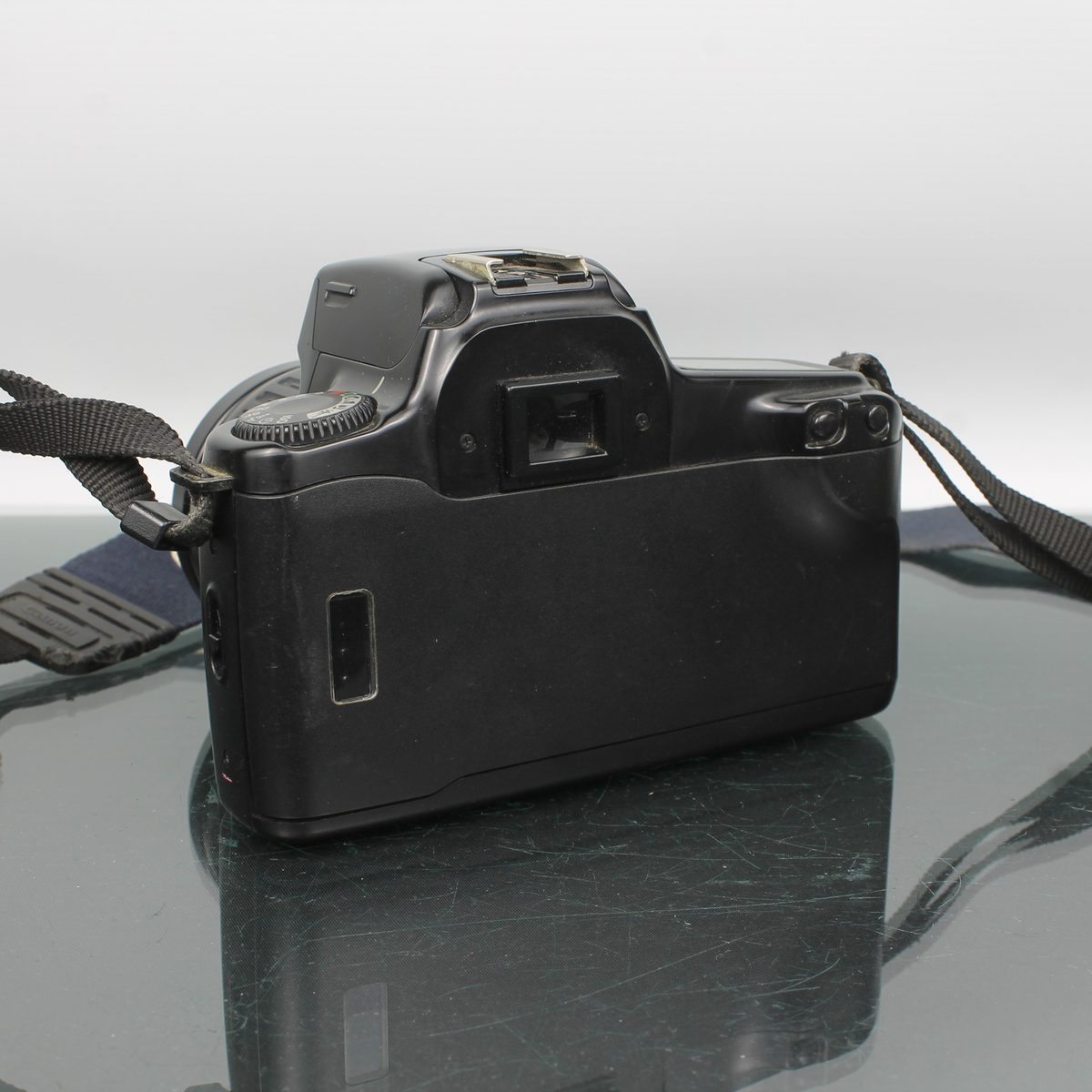Canon EOS 1000F N + 35-105mm 1:4.5-5.6
