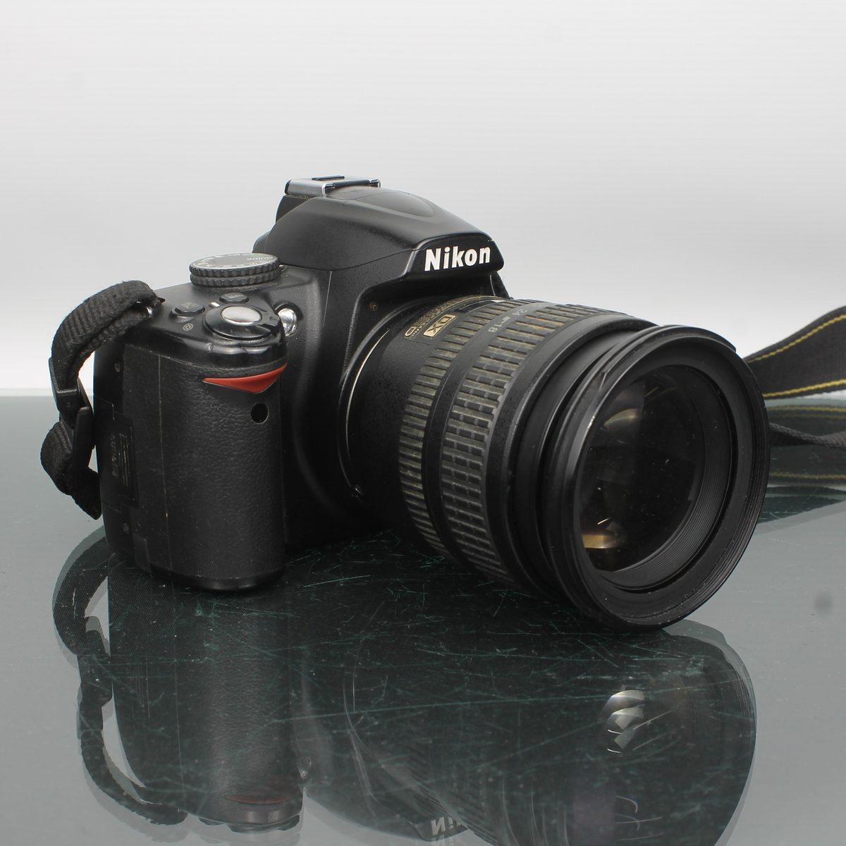 Nikon D3000 + AF-S Nikkor 18-70mm f/3.5-4.5G ED