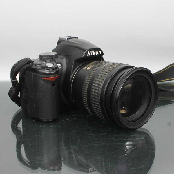 Nikon D3000 + AF-S Nikkor 18-70mm f/3.5-4.5G ED