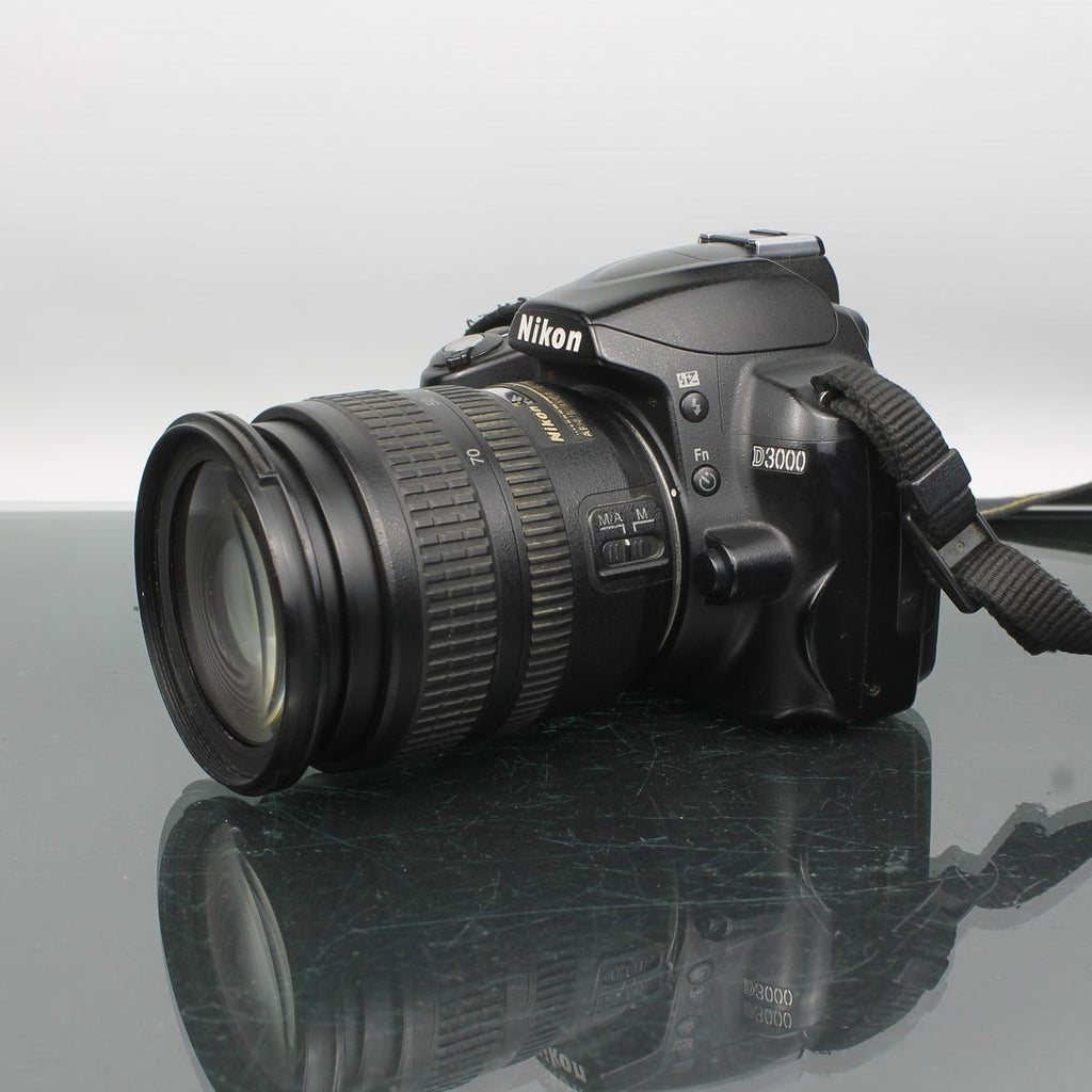 Nikon D3000 + AF-S Nikkor 18-70mm f/3.5-4.5G ED