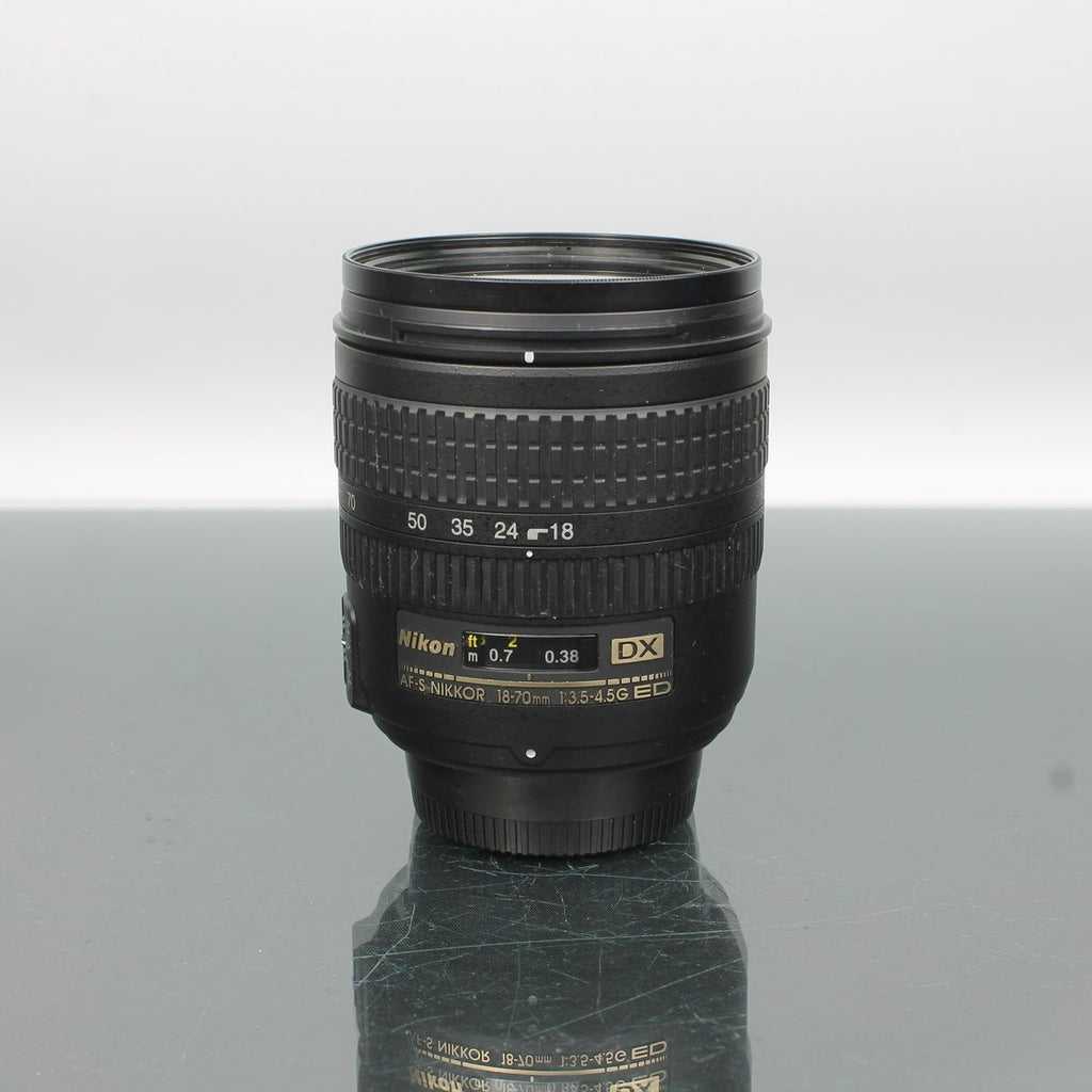 Nikon D70s + AF-S Nikkor 18-70mm f/3.5-4.5G ED