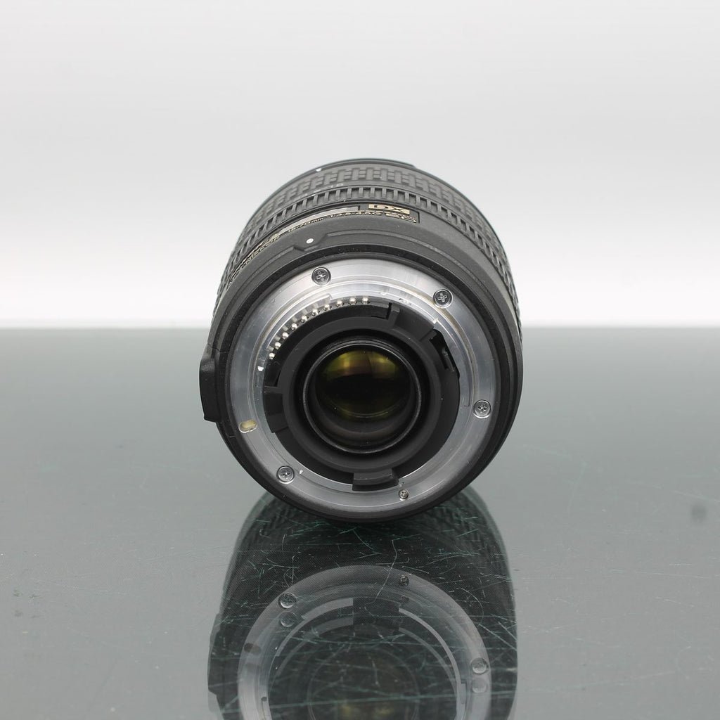 Nikon D70s + AF-S Nikkor 18-70mm f/3.5-4.5G ED