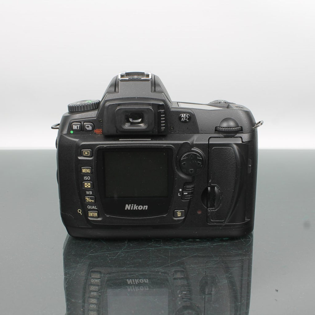Nikon D70s + AF-S Nikkor 18-70mm f/3.5-4.5G ED