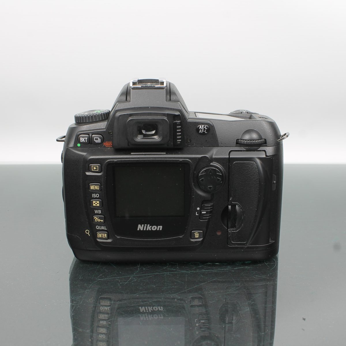 Nikon D70s + AF-S Nikkor 18-70mm f/3.5-4.5G ED