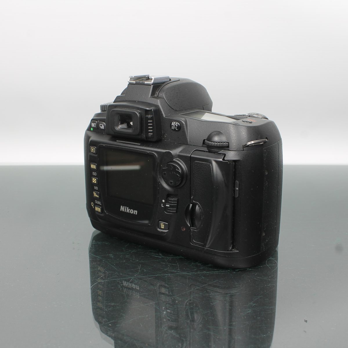 Nikon D70s + AF-S Nikkor 18-70mm f/3.5-4.5G ED
