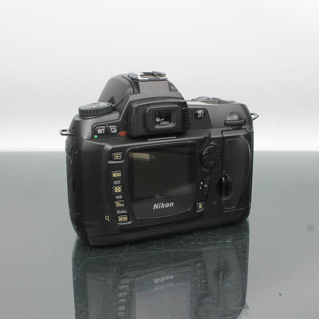 Nikon D70s + AF-S Nikkor 18-70mm f/3.5-4.5G ED
