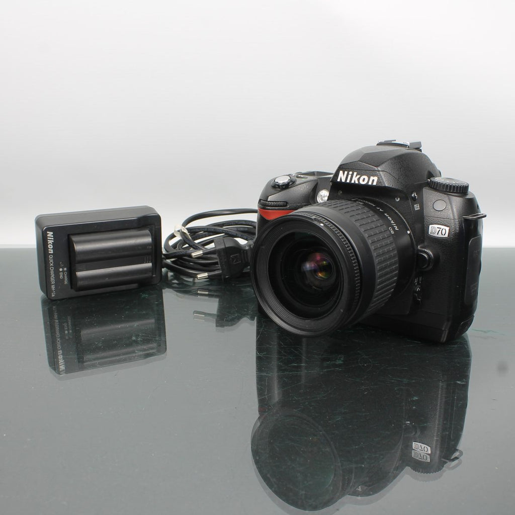 Nikon D70 + AF Nikkor 28-80mm f/3.3-5.6G