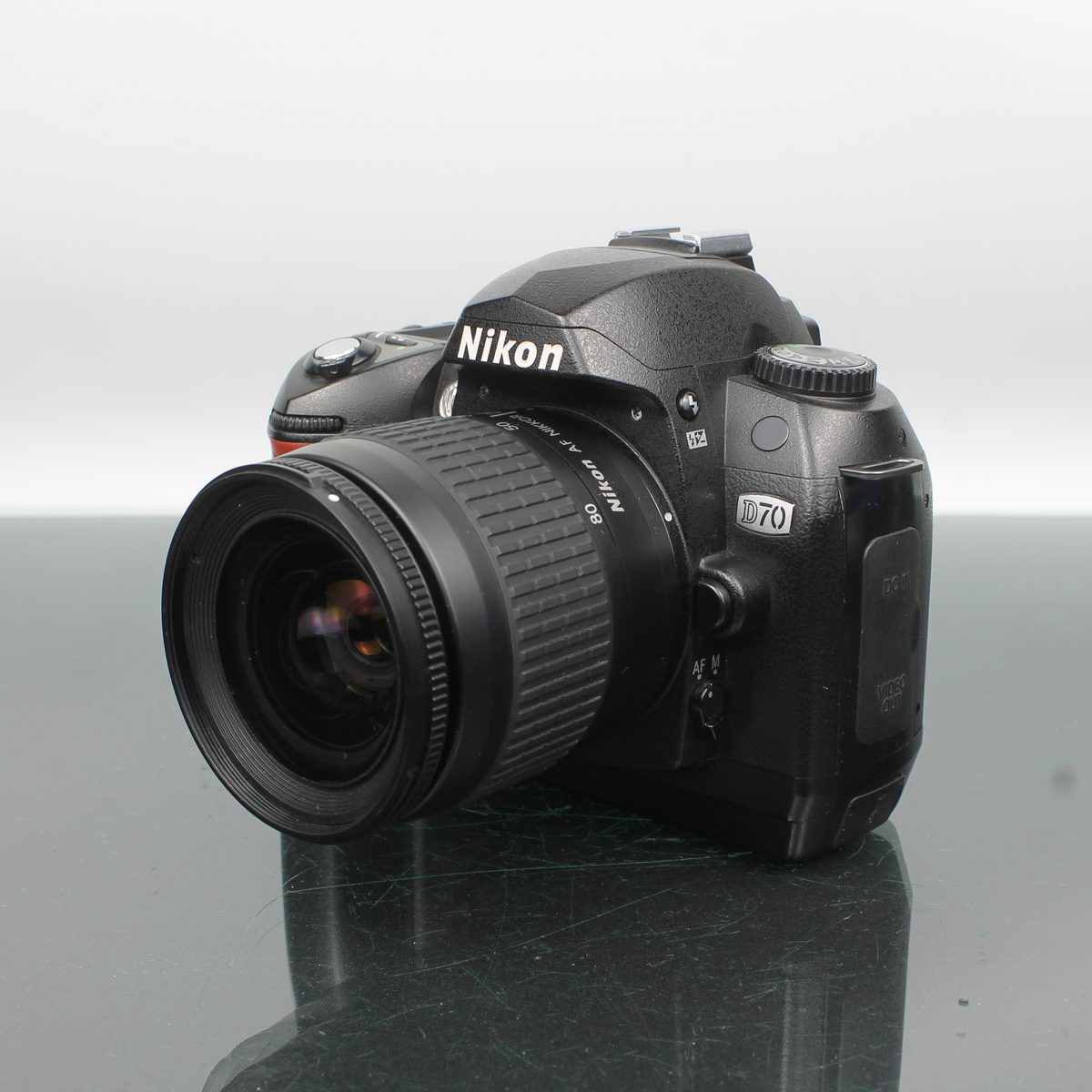 Nikon D70 + AF Nikkor 28-80mm f/3.3-5.6G