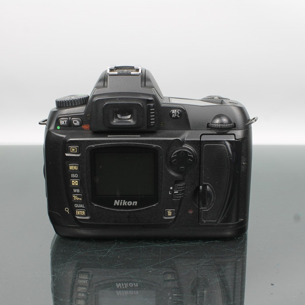 Nikon D70 + AF Nikkor 28-80mm f/3.3-5.6G