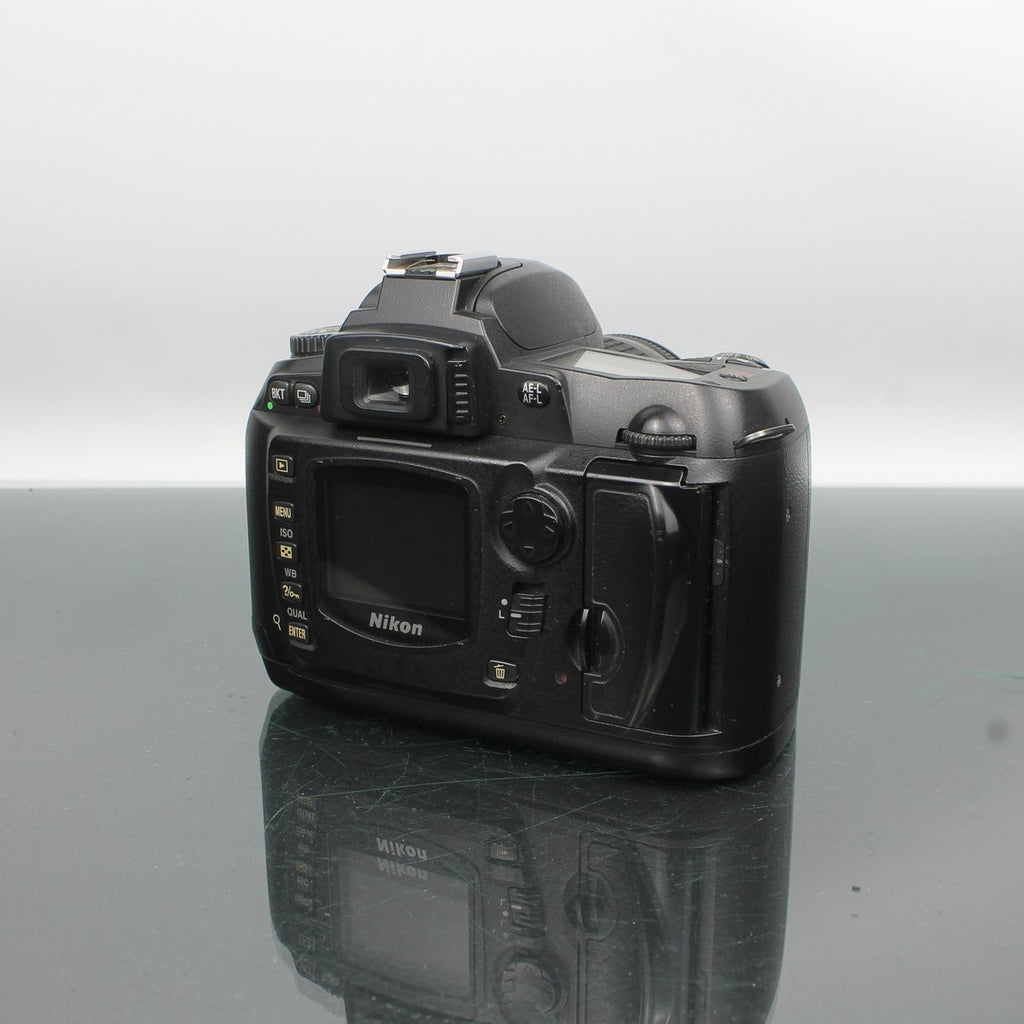 Nikon D70 + AF Nikkor 28-80mm f/3.3-5.6G