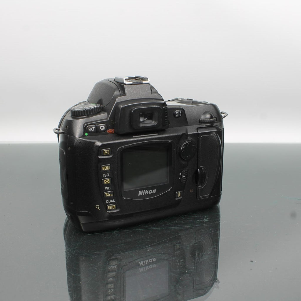 Nikon D70 + AF Nikkor 28-80mm f/3.3-5.6G
