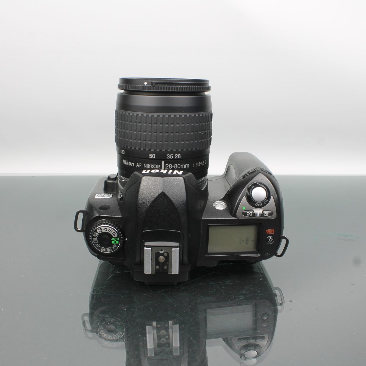 Nikon D70 + AF Nikkor 28-80mm f/3.3-5.6G