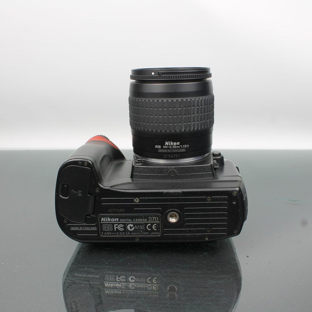 Nikon D70 + AF Nikkor 28-80mm f/3.3-5.6G