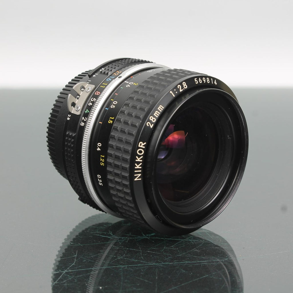 Nikon Nikkor F 28mm f/2.8