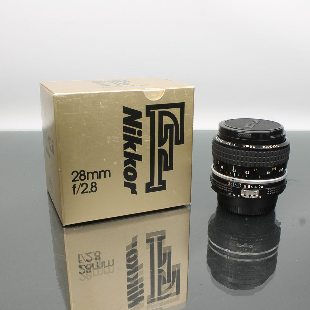 Nikon Nikkor F 28mm f/2.8