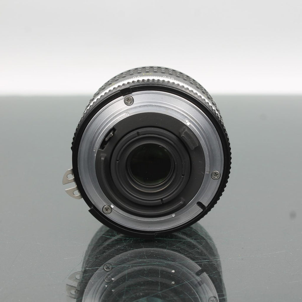 Nikon Nikkor F 28mm f/2.8