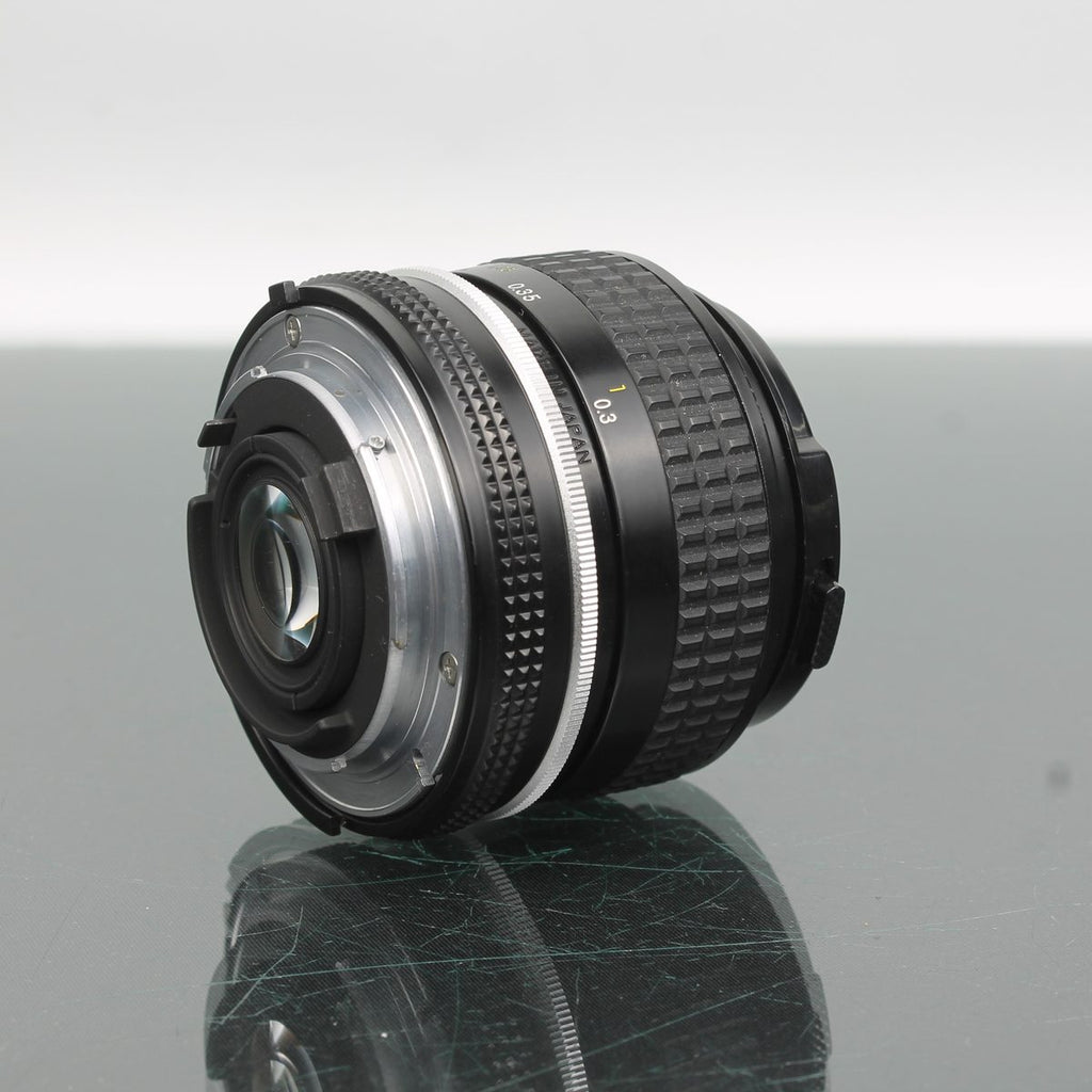 Nikon Nikkor F 28mm f/2.8